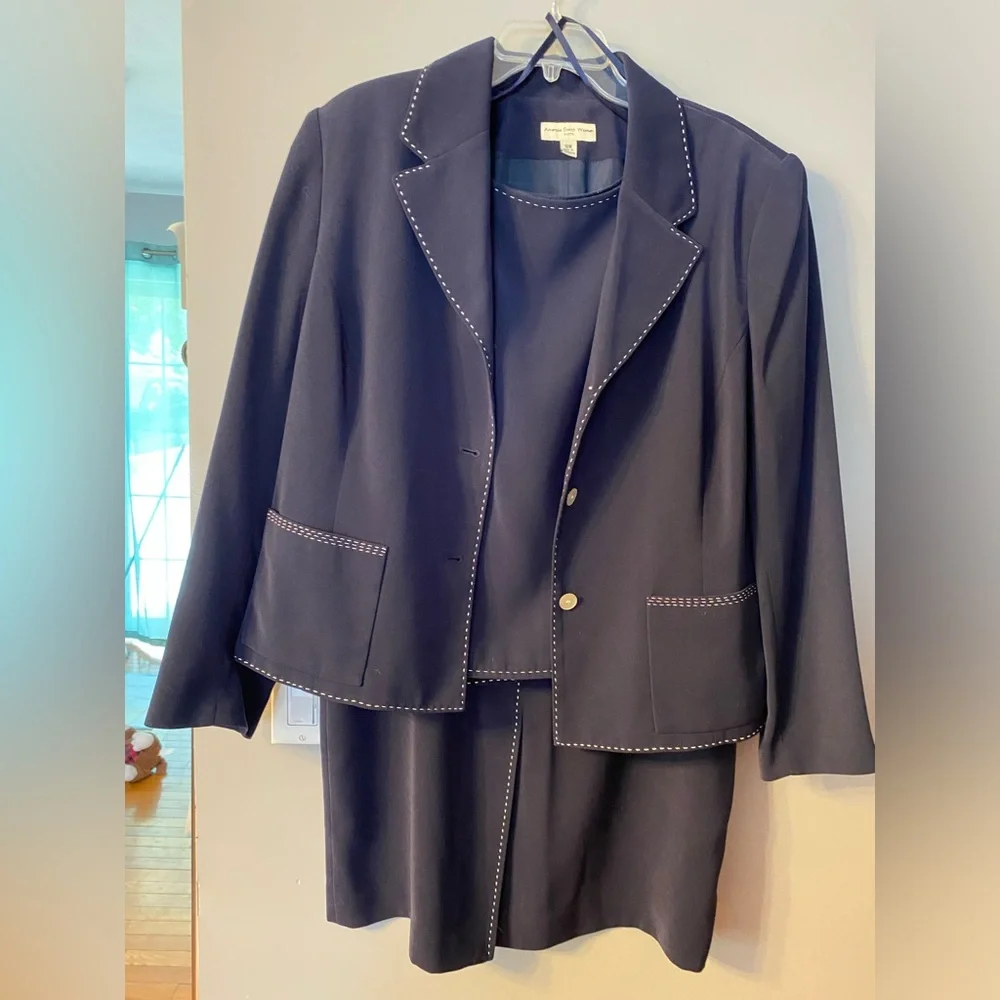 Amanda Smith Navy Blazer and Skirt Set with White Contrast Stitching